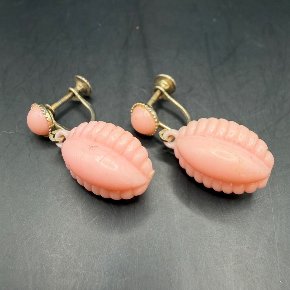 Vintage Pink Molded Plastic Dangle Screw Back Clip Earrings Shell Leaf 1in